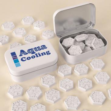Pepermuntjes bedrukken en stanzen in de vorm van en sneeuwvlokje