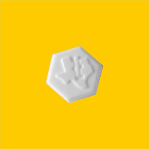 promotionele pepermuntjes gestanst in vorm van honingraat en direct met logo gepreegd